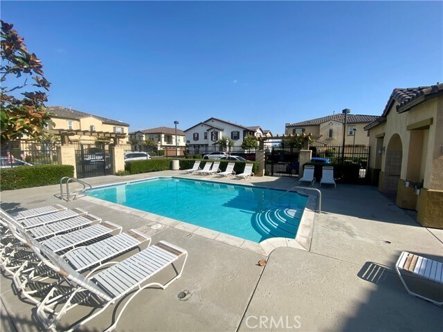 Building Photo - 2750 E Oak Hill Dr