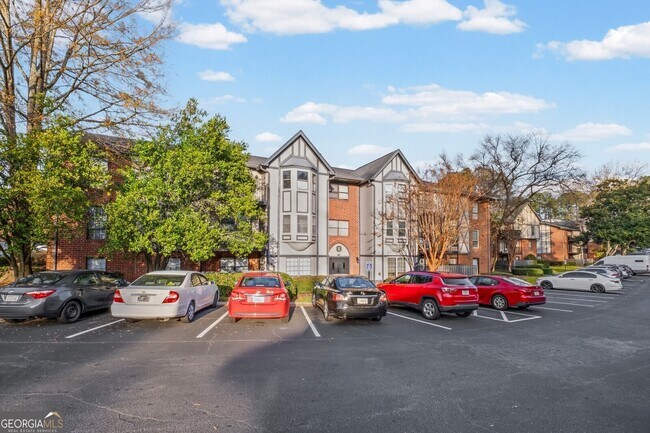 Building Photo - 6851 Roswell Rd