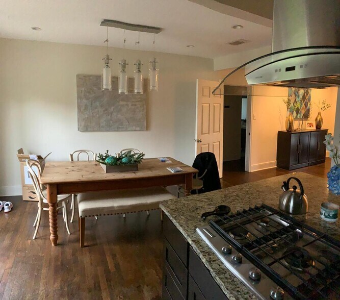 Building Photo - 5027 Wenonah Dr