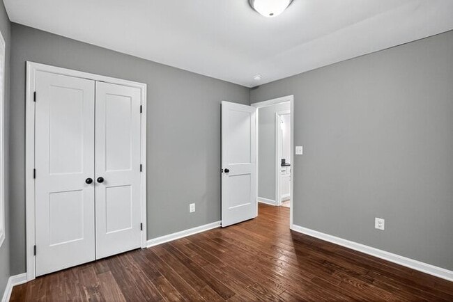 Building Photo - 43215 Riverside Dr