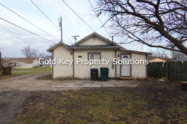 Building Photo - Large 2 Bed 1 Bath Home For Rent In Muncie...