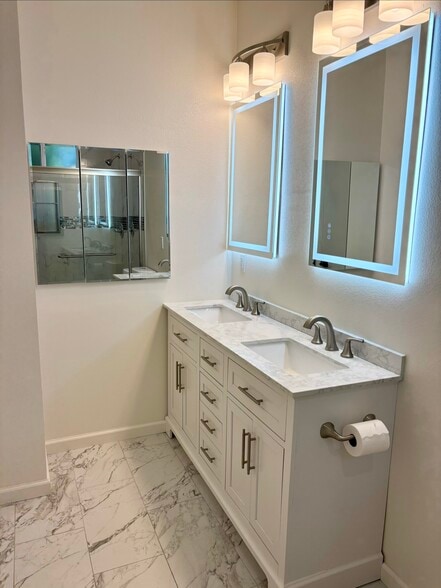 Master Bathroom - 625 Craig Ave