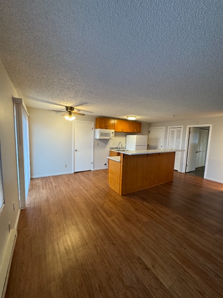 Building Photo - 308 Summit Ave N