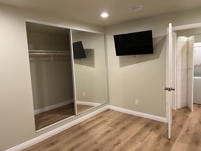 Bedroom - 15118 Weddington St