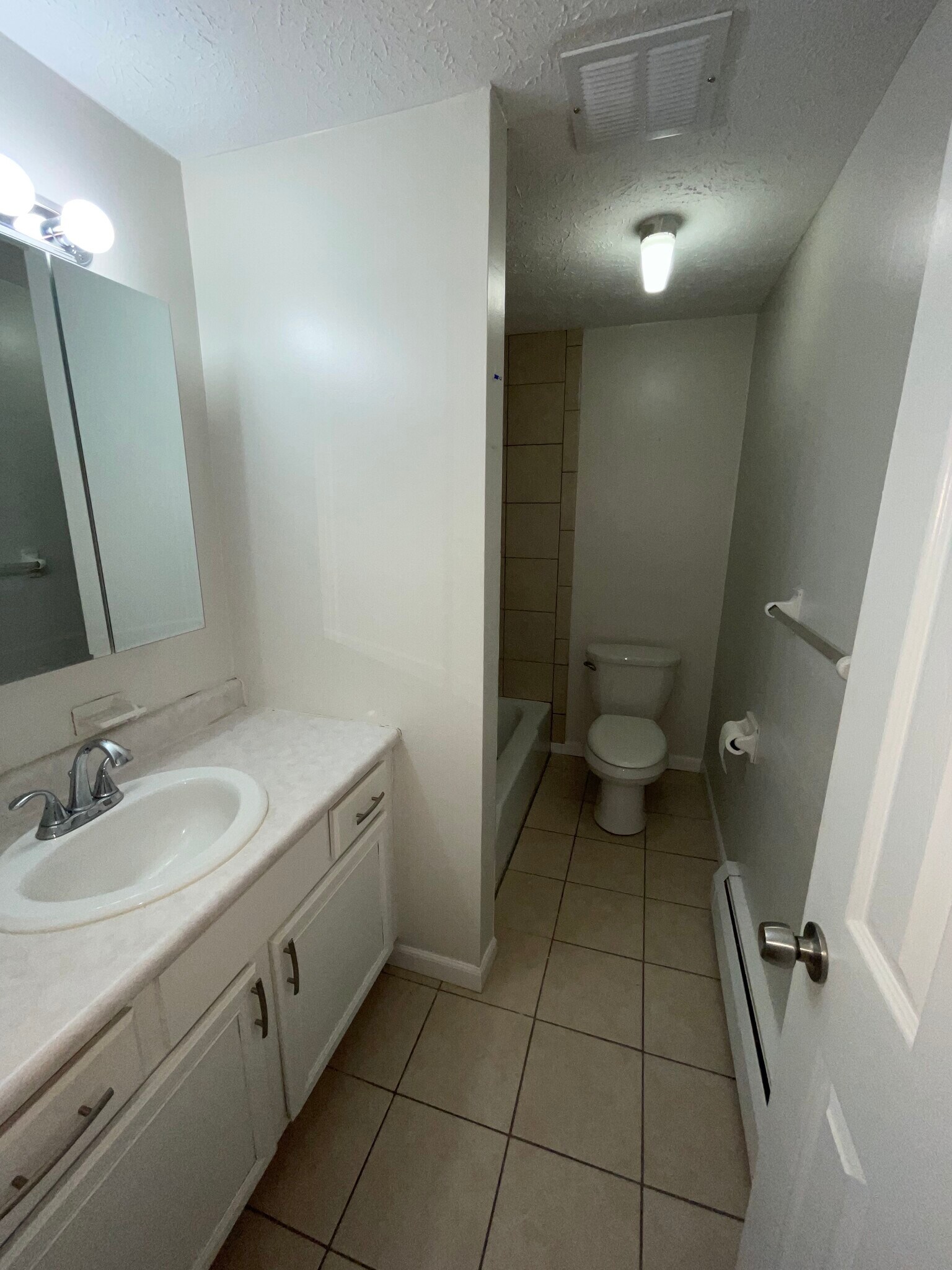 Building Photo - 347 Oakland St