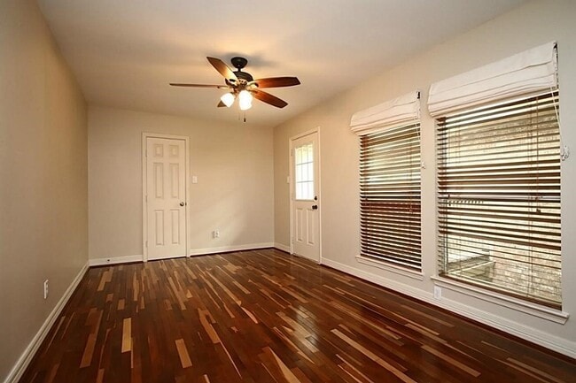 Building Photo - 5228 Woodlawn Pl