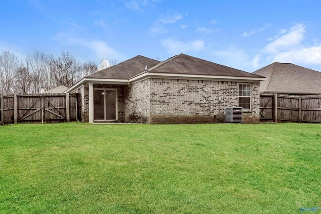 Building Photo - 139 Bermuda Lakes Dr