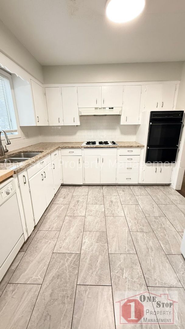 Building Photo - Charming 3-bedroom, 1.5-bathroom home in Kansas City