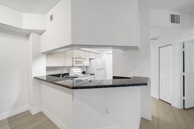 Building Photo - 3020 Alcazar Pl