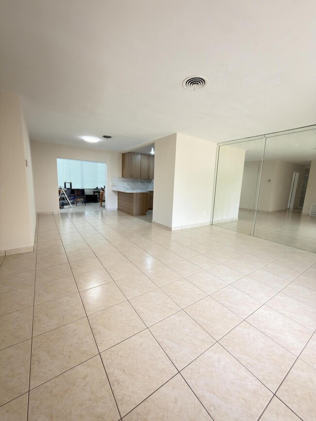 Building Photo - 7500 SW 98th Ct