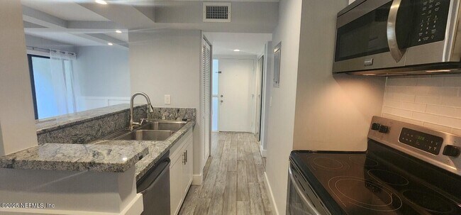 Building Photo - 3 Castania Ct