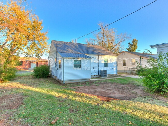 Building Photo - 512 W Lockheed Dr