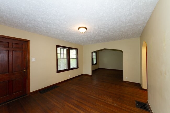 Building Photo - 1 bed 1 bath. Located in desirable Christi...