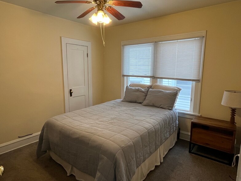 Master Bedroom - 1265 W Clifton Blvd