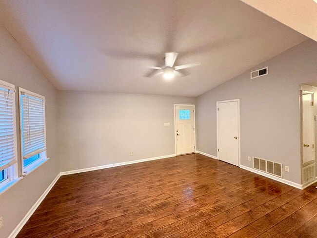 Building Photo - 602 Bellevue St