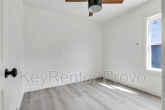 Building Photo - 494 N Emery Ave