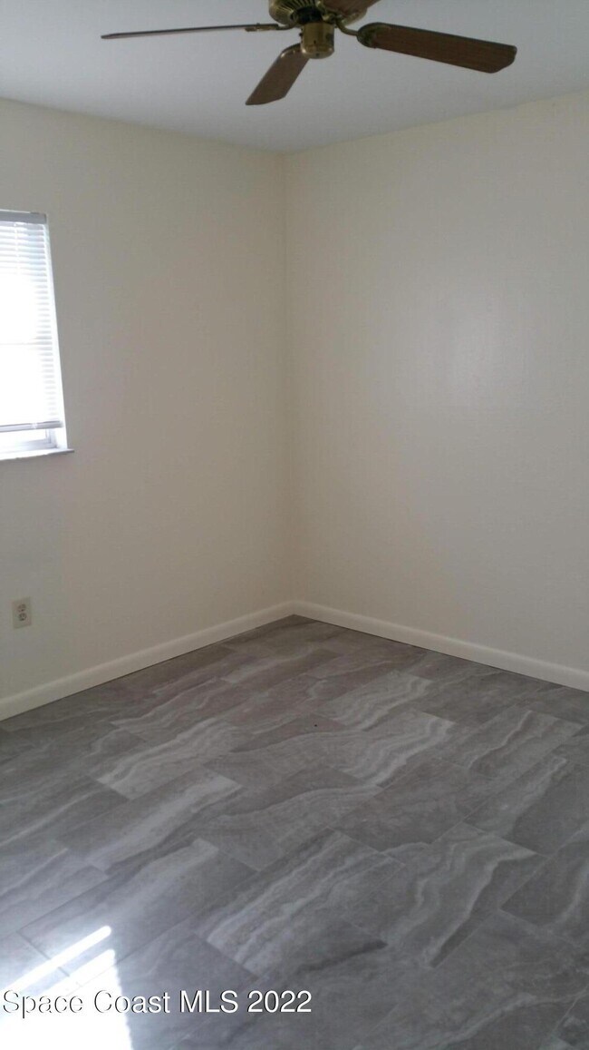 Building Photo - 1888 Glenwood Dr