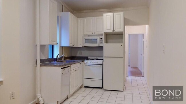 Building Photo - 241 E 38th St