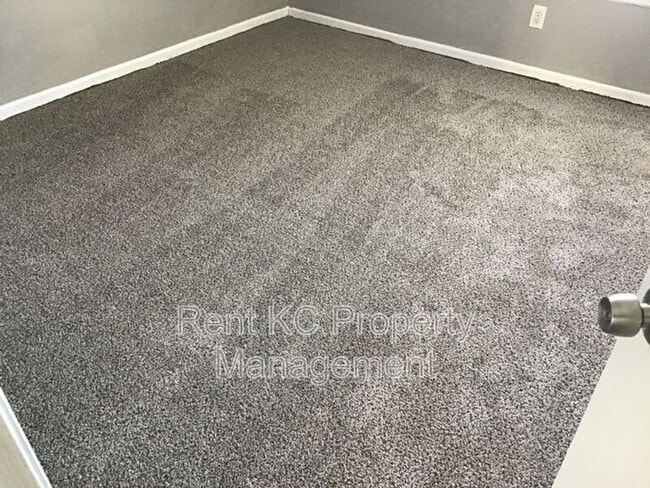 Building Photo - 208 W Meadow St