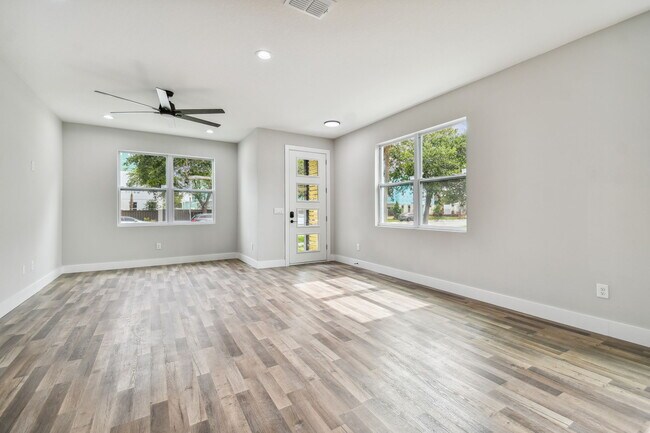 Building Photo - 2840 1st Ave S