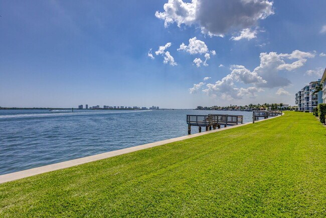 Building Photo - 52 Yacht Club Dr