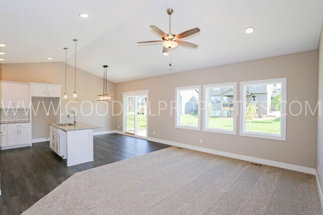 Building Photo - 4 Bedroom Ranch Home in Clive. Over 2000 sq feet of finished living area!