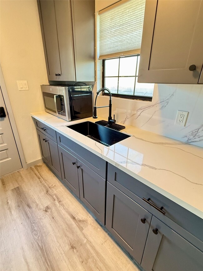 Building Photo - 210 N Mattson St