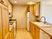 Building Photo - Beautiful Condo Within Walking Distance of Downtown Redmond!!