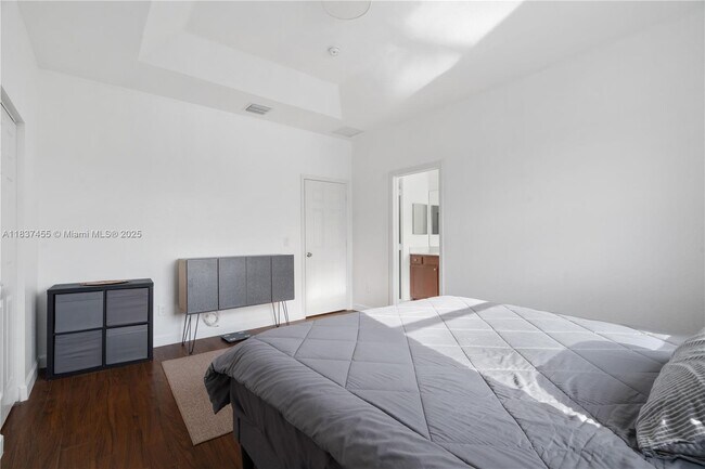 Building Photo - 8618 NW 113th Ct