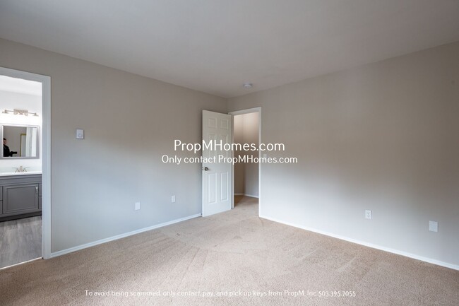 Building Photo - Cozy Two Bedroom Townhome in Tualatin! Upd...