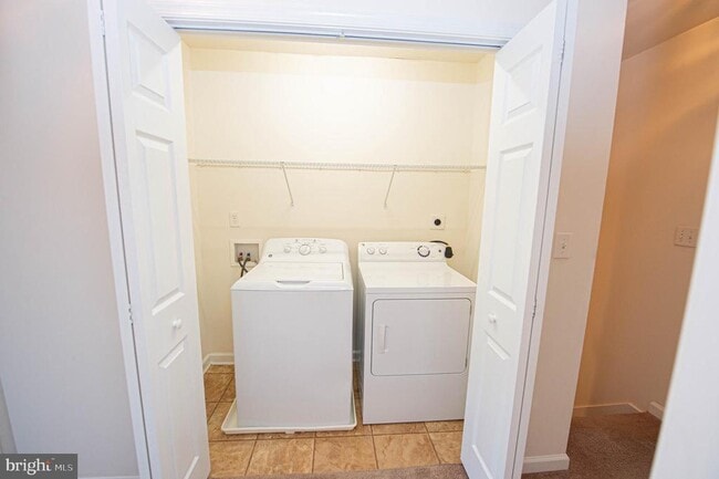 Building Photo - 420 Parkview Ct