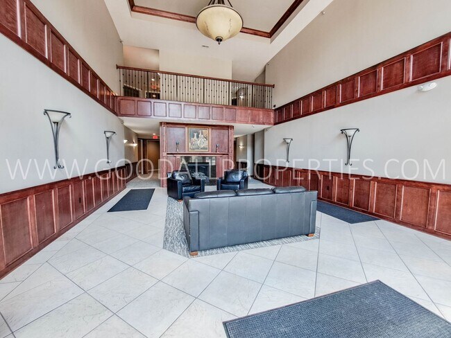 Building Photo - 2 Bedrooms 2 Bathroom Condo on Grand