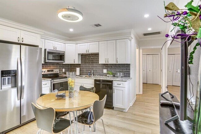 Building Photo - 2100 Philip St