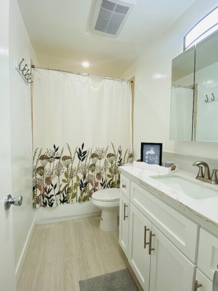 Building Photo - 8919 Longden Ave