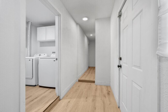 Building Photo - 1510 W 7th Dr