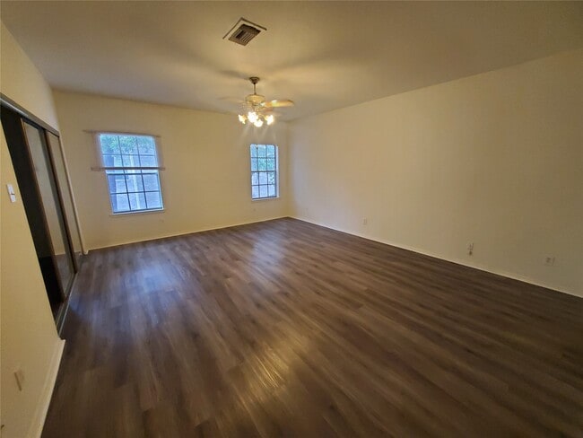 Building Photo - 17473 Red Oak Dr