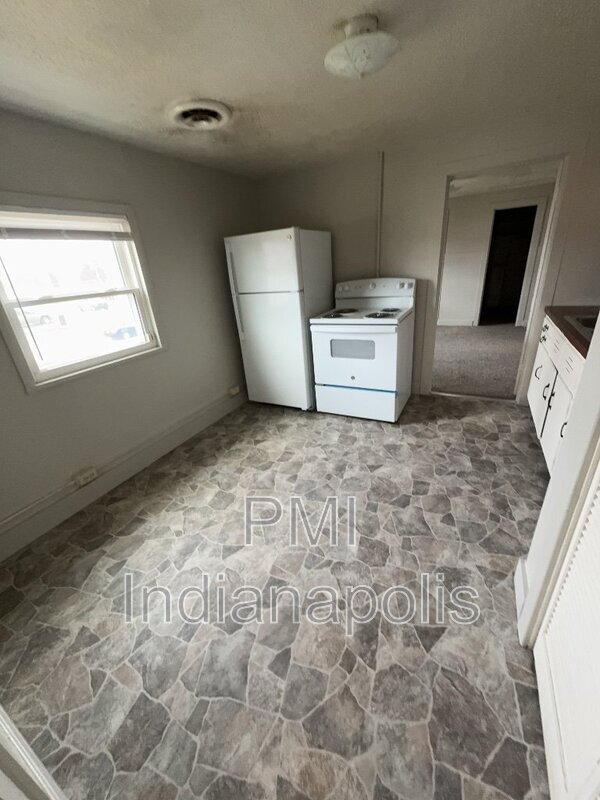 Building Photo - 1311 E 11th St