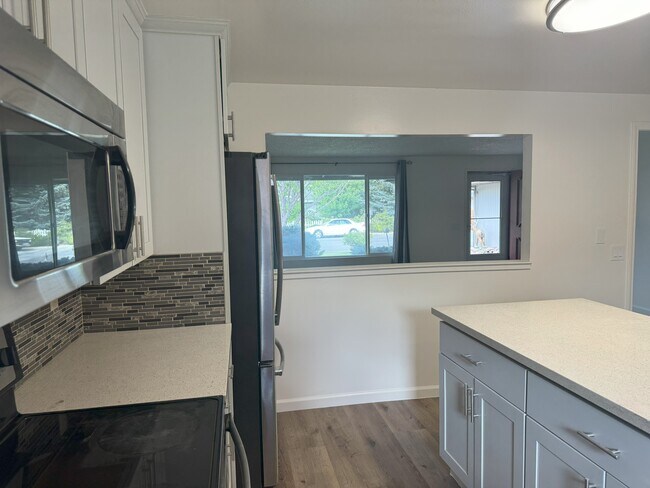 Building Photo - 2460 Brookside Way