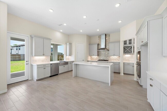 Building Photo - 9806 Oakwood Trl