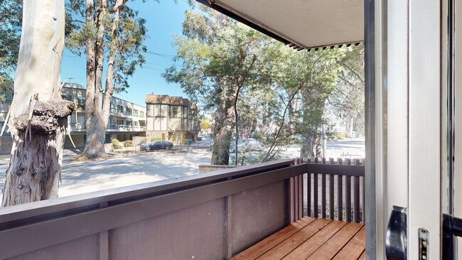 Building Photo - 1507 Carol-105A