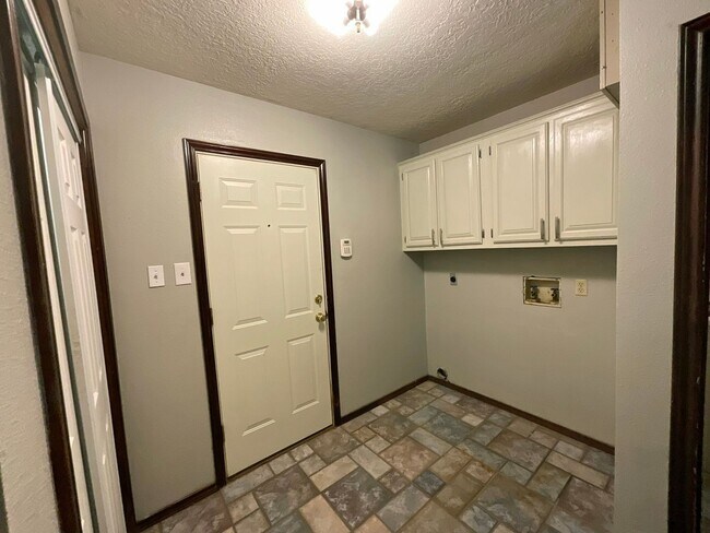 Building Photo - 2407 Arbor Cir