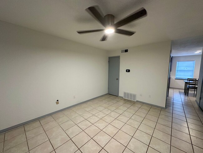 Building Photo - 2 Bedroom Condo Walking Distance to Baylor...