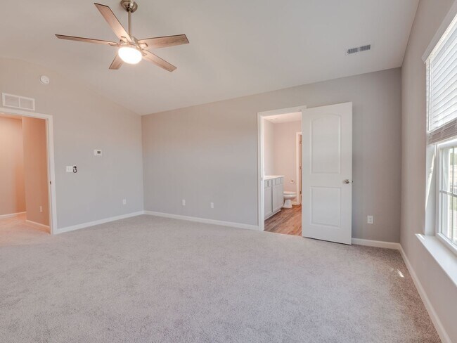 Building Photo - Stunning 2022 Build in Lexington!