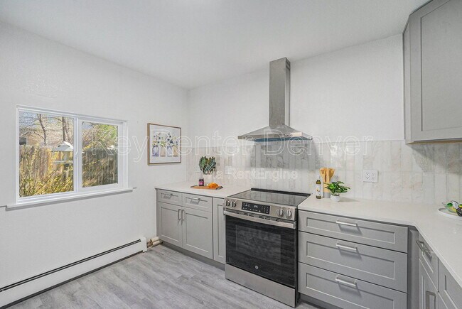 Building Photo - 1580 S Krameria St