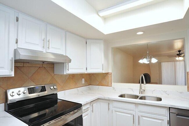 Building Photo - Beautifully Updated 3 Bedroom Townhome nea...