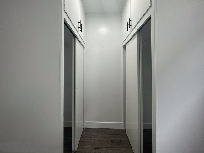 Building Photo - Upgraded 1 Bedroom In Torrance with Parkin...
