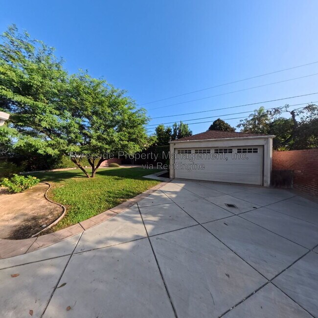 Building Photo - 4025 Terracina Dr