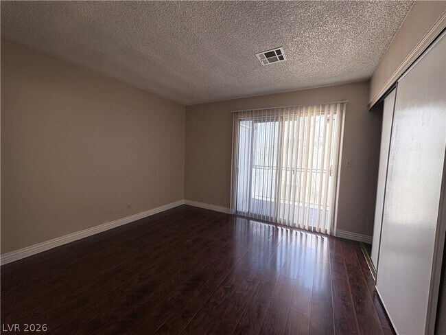 Building Photo - 4689 W Sand Creek Ave
