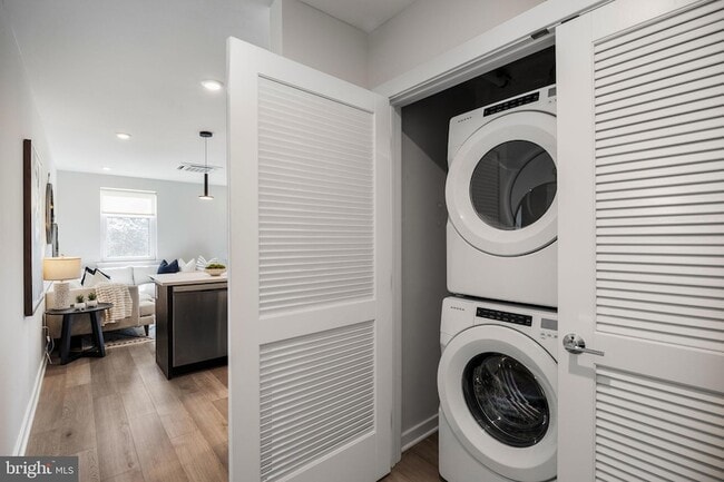 Building Photo - 3449 Scotts Ln