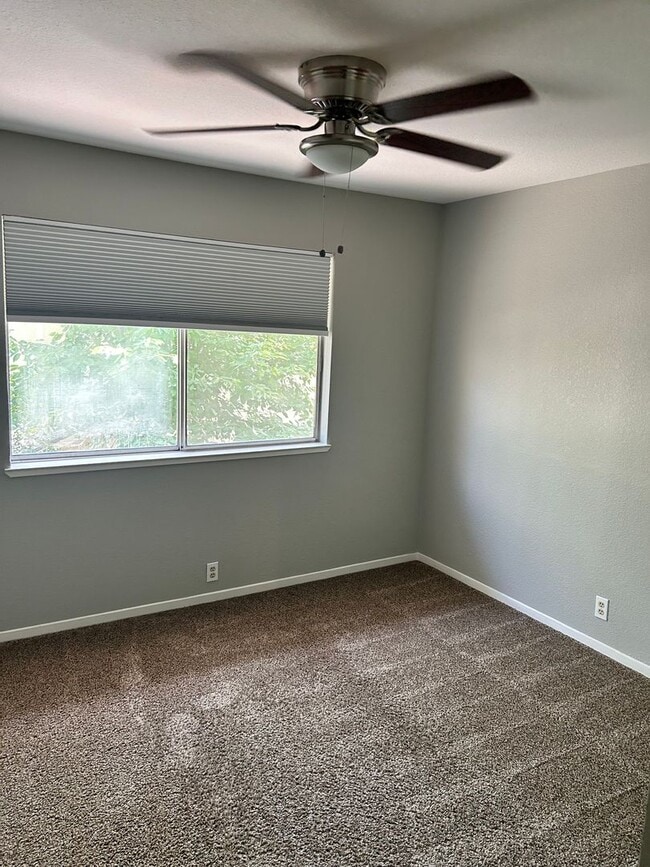 Building Photo - 3 Bedroom/3 Bath Tiffany Estates Ripon Ca